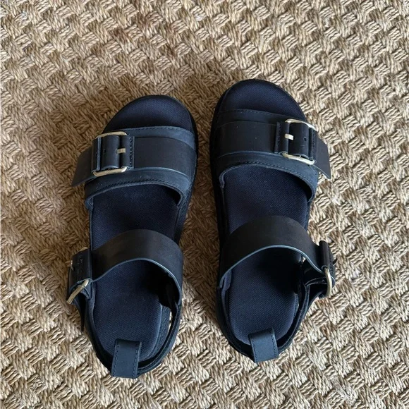 UGG Goldstar Villa Sandals Black, size 7 - Picture 3 of 10